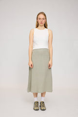 Julia ist 1,78 und trägt Größe S