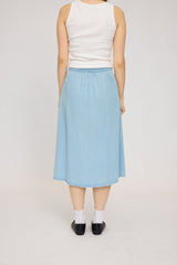 Julia ist 1,78 und trägt Größe S