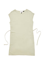 Julia ist 1,78 und trägt Größe S