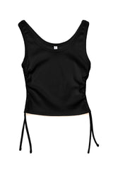 Maren ist 1,75 und trägt Größe S