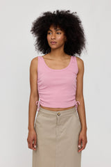 Jade ist 1,75 und trägt Größe S