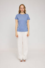 Julia ist 1,78 und trägt Größe S