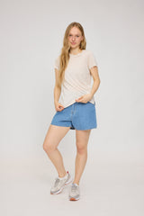 Julia ist 1,78 und trägt Größe S