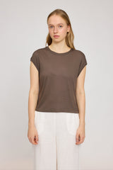 Julia ist 1,78 und trägt Größe S