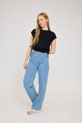 Julia ist 1,78 und trägt Größe S