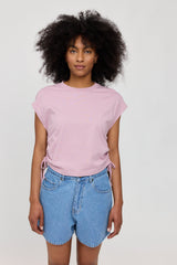 Jade ist 1,75 und trägt Größe S