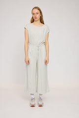 Julia ist 1,78 und trägt Größe S