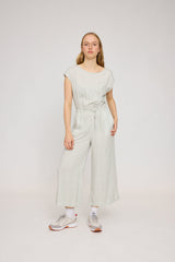 Julia ist 1,78 und trägt Größe S