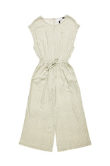 Julia ist 1,78 und trägt Größe S