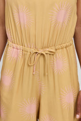 Jade ist 1,75 und trägt Größe S