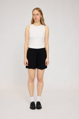 Julia ist 1,78 und trägt Größe S