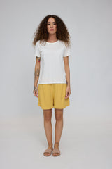 Julia ist 1,78 und trägt Größe S