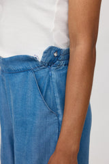 Jade ist 1,75 und trägt Größe S