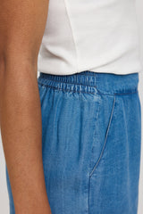 Jade ist 1,75 und trägt Größe S