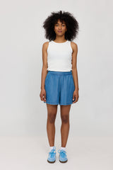 Jade ist 1,75 und trägt Größe S