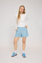 Julia ist 1,78 und trägt Größe S