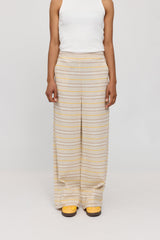 Jade ist 1,75 und trägt Größe S