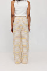 Jade ist 1,75 und trägt Größe S