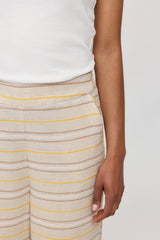 Jade ist 1,75 und trägt Größe S