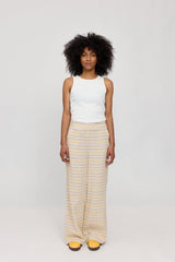 Jade ist 1,75 und trägt Größe S