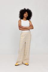 Jade ist 1,75 und trägt Größe S