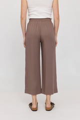 Maren ist 1,75 und trägt Größe S