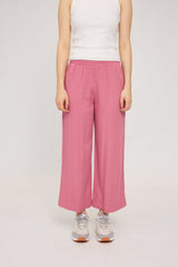 Julia ist 1,78 und trägt Größe S