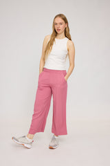 Julia ist 1,78 und trägt Größe S