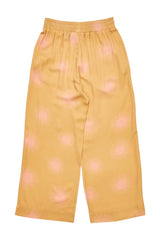 Julia ist 1,78 und trägt Größe S