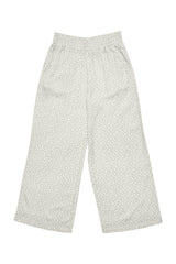 Jade ist 1,75 und trägt Größe S