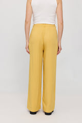 Maren ist 1,75 und trägt Größe S