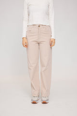 Julia ist 1,78 und trägt Größe S