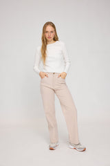 Julia ist 1,78 und trägt Größe S