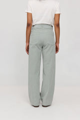 Jade ist 1,75 und trägt Größe S