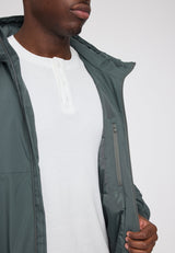 Terence ist 1,90 und trägt Größe L