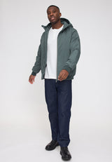 Ben ist 1,85 und trägt Größe L