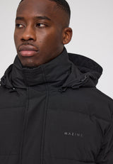 Terence ist 1,90 und trägt Größe L