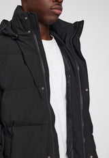 Terence ist 1,90 und trägt Größe L