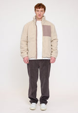 Ben ist 1,85 und trägt Größe L