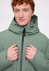 Ben ist 1,85 und trägt Größe L