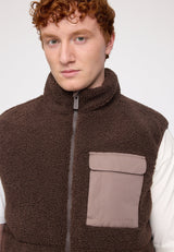 Ben ist 1,85 und trägt Größe L