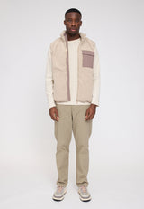 Terence ist 1,90 und trägt Größe L