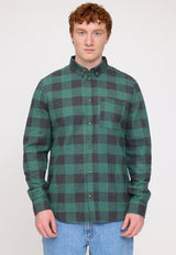 Ben ist 1,85 und trägt Größe L