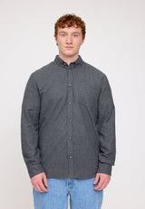 Ben ist 1,85 und trägt Größe L