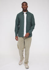 Terence ist 1,90 und trägt Größe L