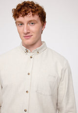 Ben ist 1,85 und trägt Größe L