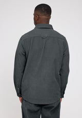 Terence ist 1,90 und trägt Größe L