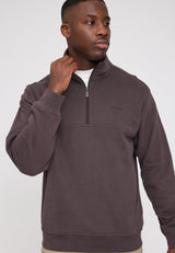 Terence ist 1,90 und trägt Größe L