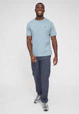 Terence ist 1,90 und trägt Größe L