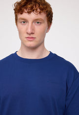 Ben ist 1,85 und trägt Größe L